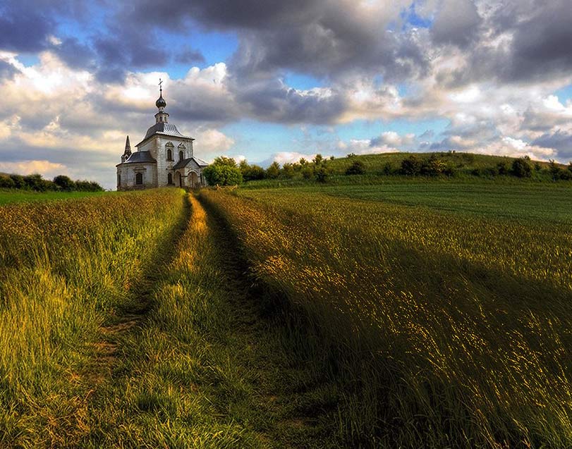 Церковь в поле